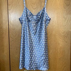 NWT Victoria's Secret Size L silver-blue slip